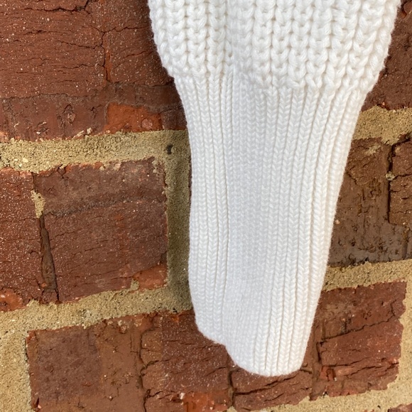 PRICE IS FIRM!American Apparel Women's Cropped White Pullover Crew Neck Sweater - Picture 11 of 16